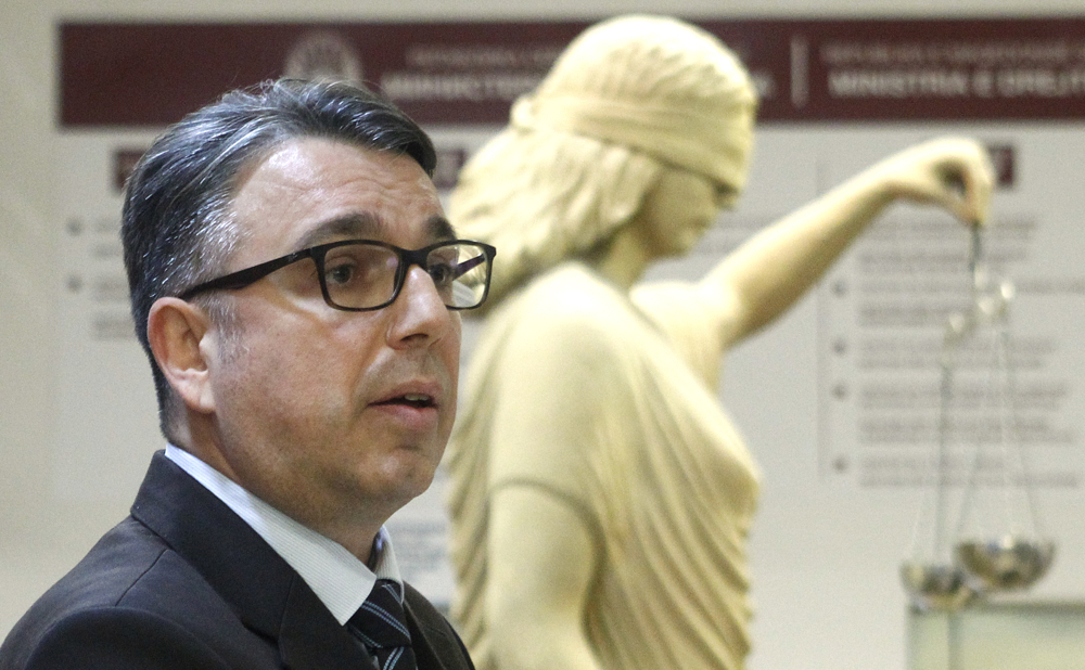 Министерството за правда за „досието Груевски“: Утре ќе се побараат предметите против екс премиерот