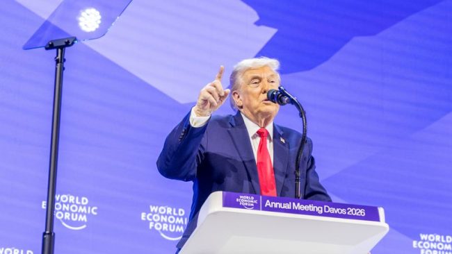 ТРАМП МУ СЕ ЗАКАНИ НА ИРАН СО УНИШТУВАЊЕ НА ИНФРАСТРУКТУРАТА АКО НЕ ГО ОТВОРИ ОРМУТСКИОТ ТЕСНЕЦ ДО ВТОРНИК