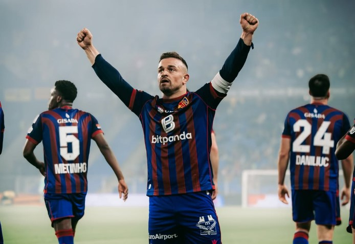 Ја видовте ли мајсторијата на Шаќири во стилот на Модриќ?