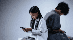 Индонезија ги забрани социјалните медиуми за лица под 16 години