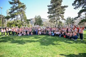 dm го заокружи учеството на „Женска трка“ со донација од 150 пакети со менструални производи