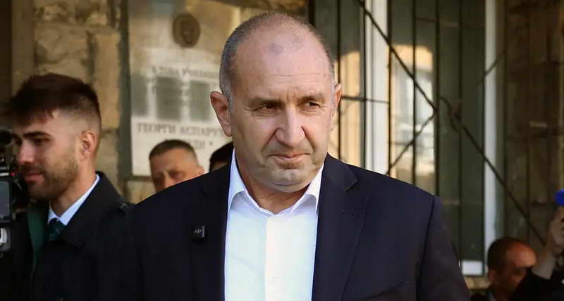 Радев прогласи победа на парламентарните избори во Бугарија