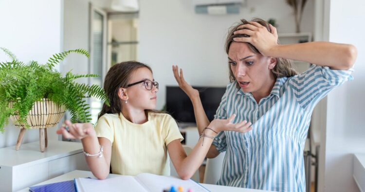 Како да реагирате кога детето дрско ви одговара