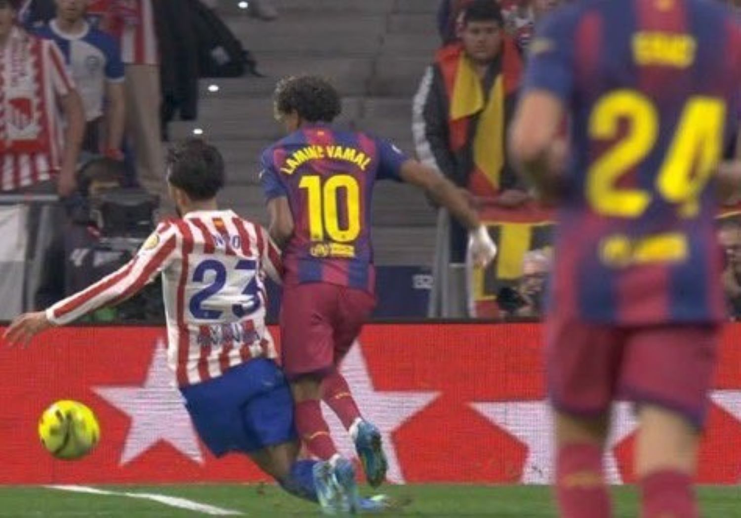 Кошмарот на Нико Гонзалес се вика Јамал, доби и црвен картон поради него (ВИДЕО)