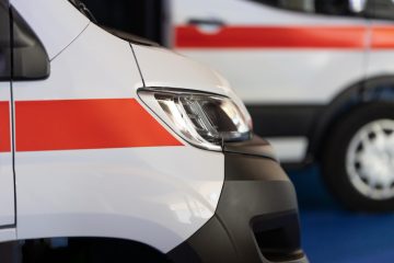 Се запали автомобил во Куманово, неколку лица завршија во болница