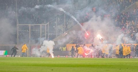 ВИДЕО: Невиден хаос во Германија, хулиганите прекинаа меч од Цвајте!