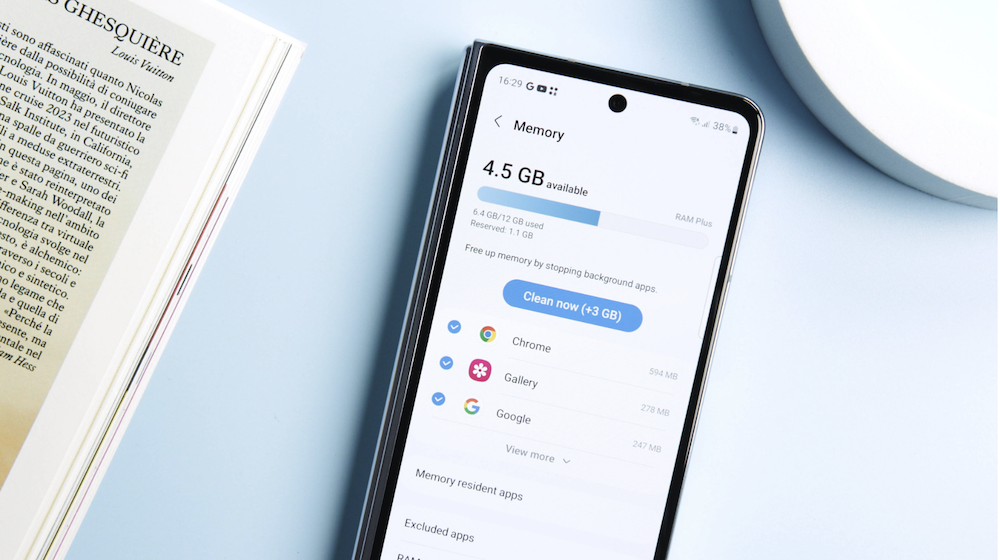 Galaxy Z Fold 8 Wide решава еден од најголемите проблеми кај преклопните телефони