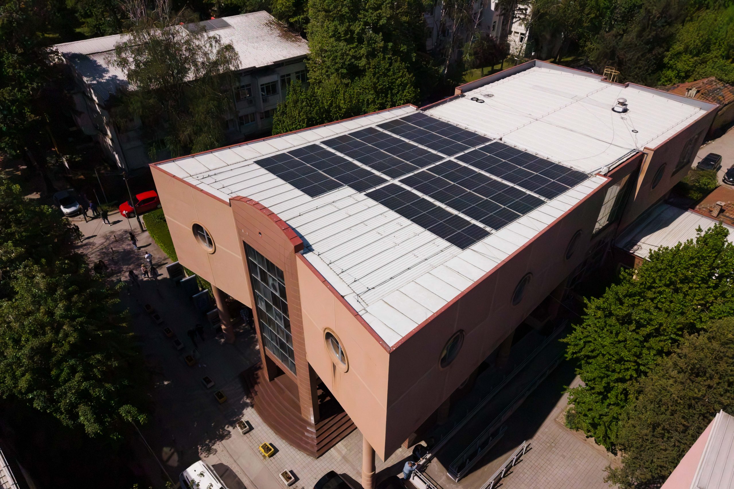 Медицински факултет доби сопствен извор на чиста енергија: ОКТА донираше фотоволтаична централа