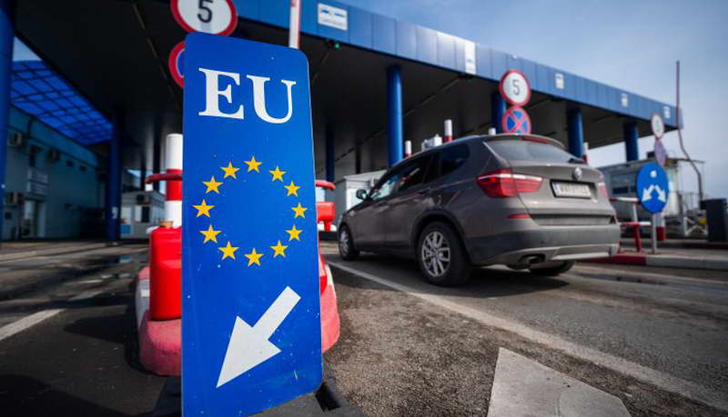 ЕУ официјално започнува со електронска евиденција на државјаните на земји надвор од Унијата