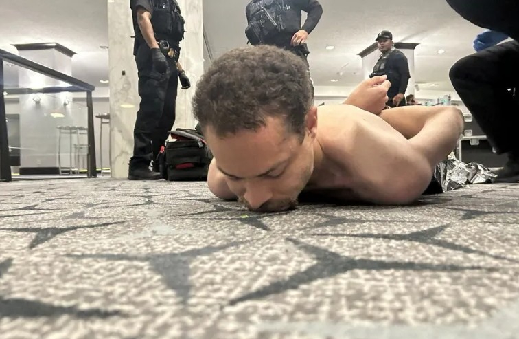 Сакал да ги убие сите во администрацијата, почнувајќи од Трамп