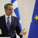 Грција ќе ги забрани социјалните медиуми за деца под 15 години