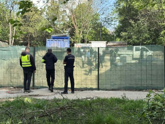 НЕСРЕЌА НА ГРАДИЛИШТЕ ВО СКОПЈЕ: Извлечено телото на зарупаниот работник во насипот, згрижени тројцата повредени