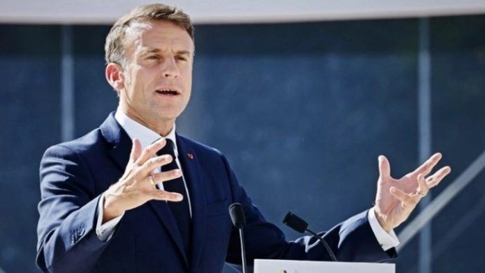 МАКРОН: На младите им е потребно да се забавуваат и поголема поддршка за да израснат во одговорни граѓани