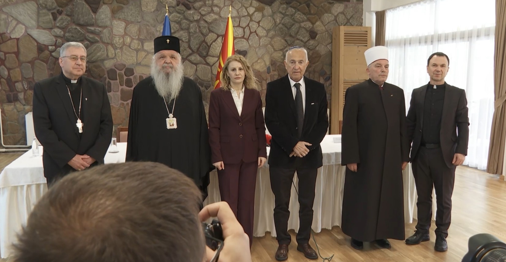 Верските лидери со заедничка осуда на обидот за палење на синагогата во Скопје