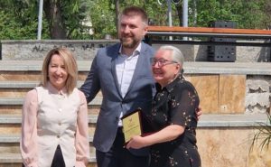 (ВИДЕО+ФОТО) Зорица Поп – Панкова доби плакета за особен придонес во уметноста