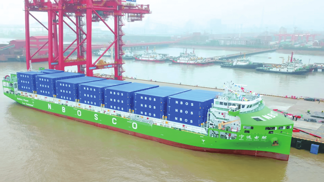 КОНЕЧНО ЗАПЛОВИ И ПРВИОТ целосно електричен паметен контејнерски брод во Кина, со носивост 10.000 тони