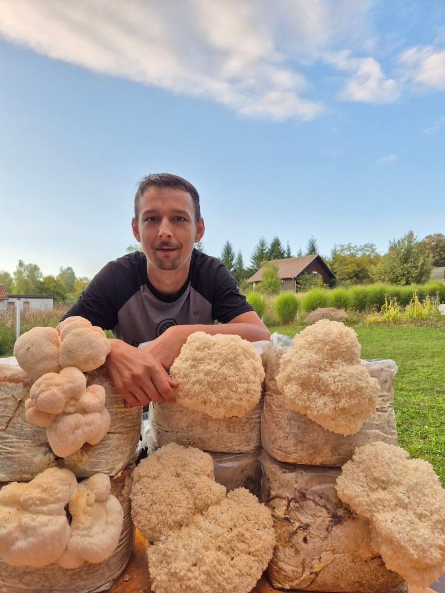 Му рекле дека ќе живее уште шест месеци. Тоа беше пред десет години. Како Лука го победи ракот со медицински печурки и сега им помага на сите