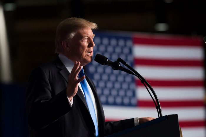 ТРАМП: Лесно можеме да ја отвориме Ормуската Теснина, да ја земеме нафтата и заработиме богатство