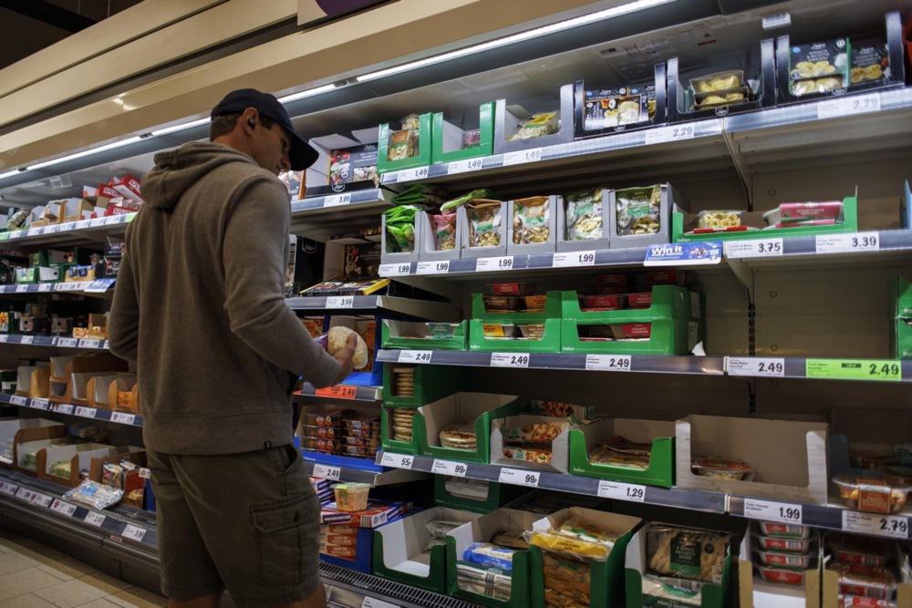 Нафтената криза се прелева во недостиг на производи за секојдневна употреба – кои се најзагрозени?