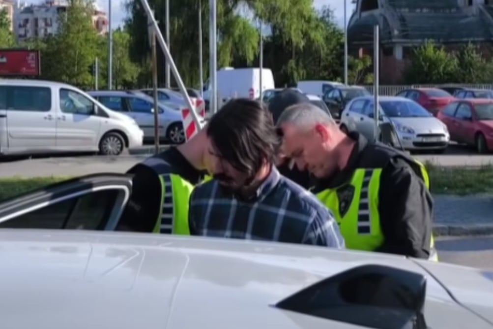 Лидерот на подмладокот на Левица казнет со 550 евра поради истакнување на палестинско знаме на мечот Македонија-Израел