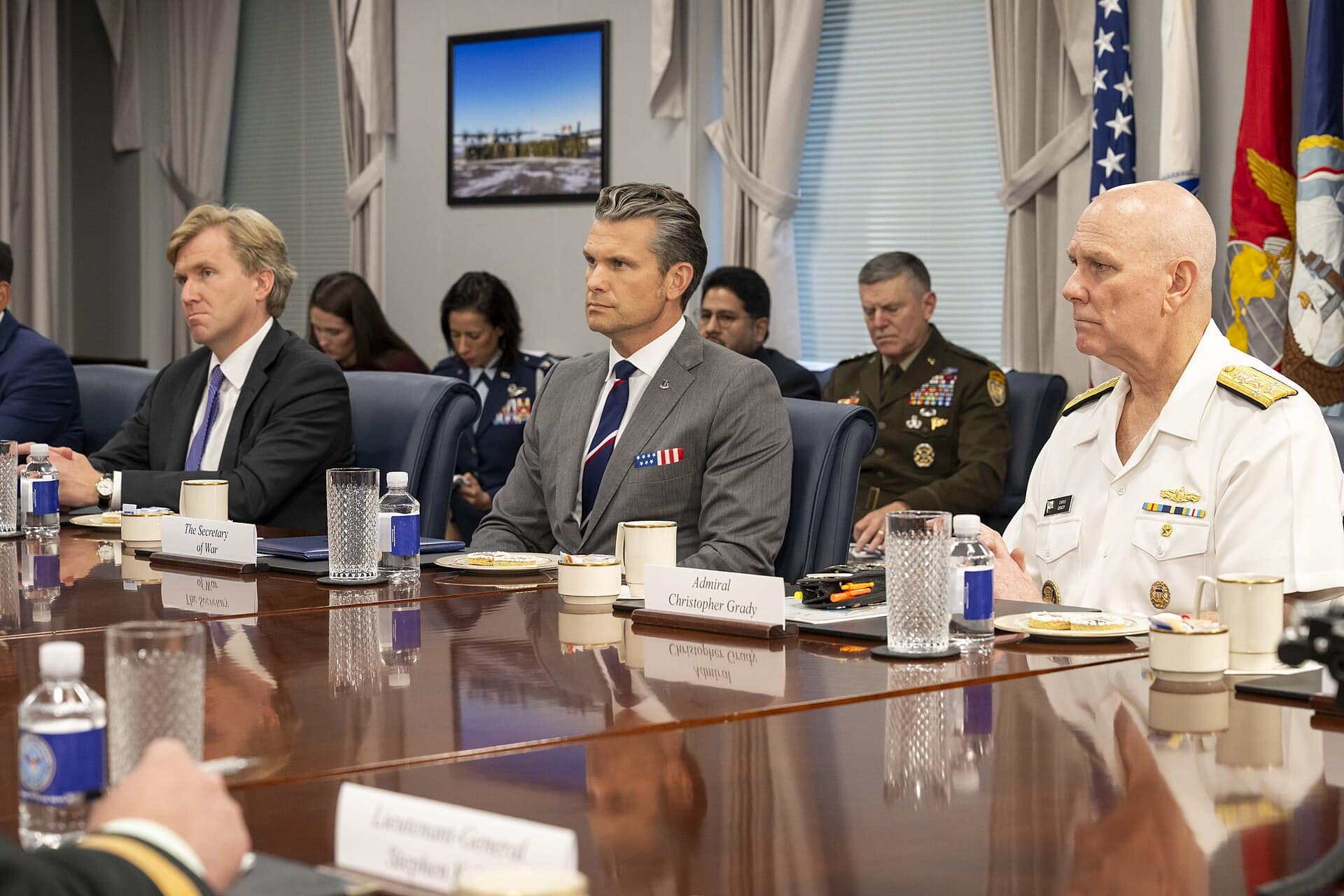 ЗА ДВА МЕСЕЦИ ВОЈНА „ИЗГОРЕЛЕ“ 25 МИЛИЈАРДИ: Хегсет ги оправдува воените трошоци на САД во војната со Иран