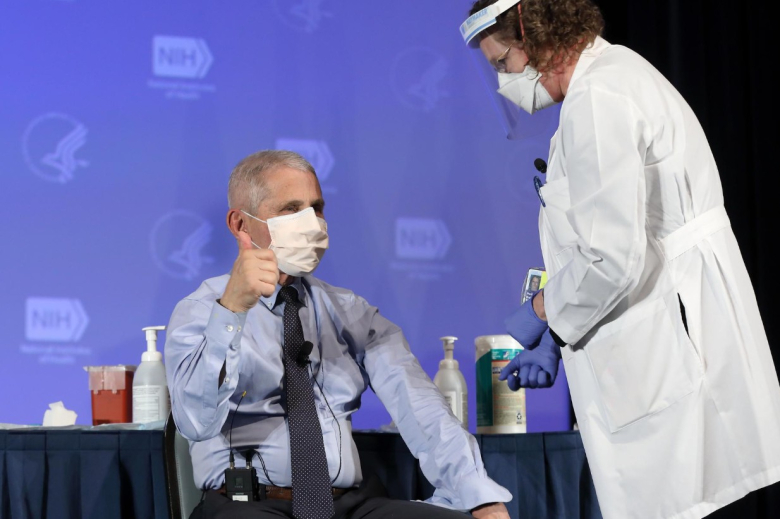 Агенциите на Бајден со години го криеле ризикот од бустерите на Фајзер