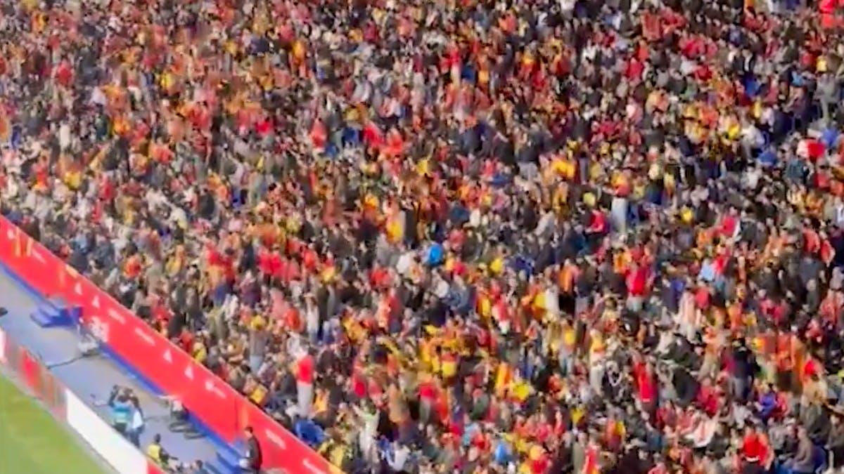 Скандал во Шпанија, навивачите скандираа: „Кој не скока – е муслиман!“ (ВИДЕО)