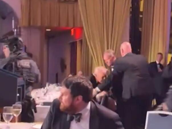 ВИДЕО Пукање на вечерата во Вашингтон: Трамп евакуиран – напаѓачот уапсен!