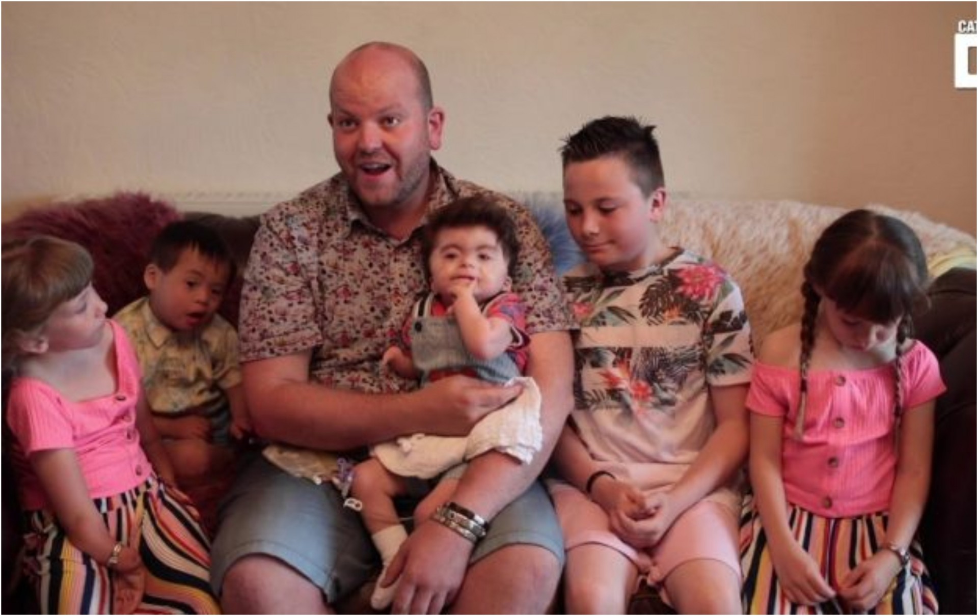 Самохран човек посвоил пет деца со развојни попречености: „Можеби сè уште не е крај“