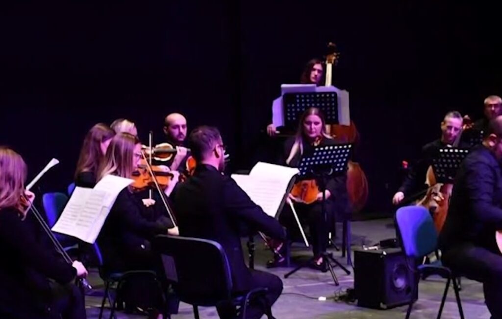 Каква ќе биде судбината на тетовскиот Ансамбл? – Директорот вели дека Министерството не вработува, власта уверува дека ќе се вработат 20