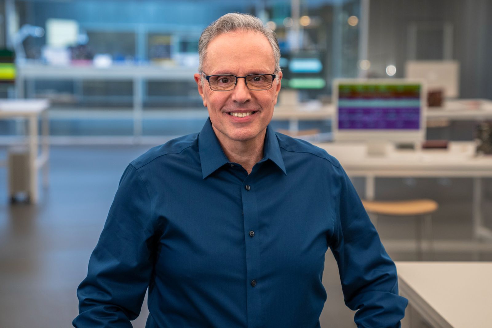 Џони Сруџи ја презема функцијата главен директор за хардвер на Apple