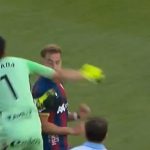 (ВИДЕО) Неверојатни сцени: Голманот на Сарагоса збесна и нокаутира ривал