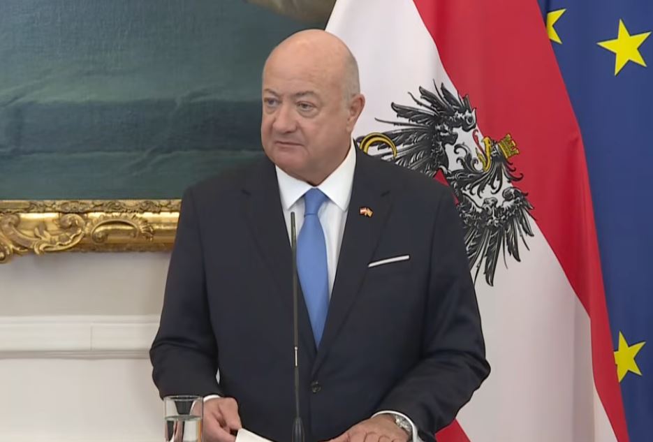 С Македонија беше пример за целиот регион и не сакаме овој напредок да се изгуби, вели австрискиот канцелар