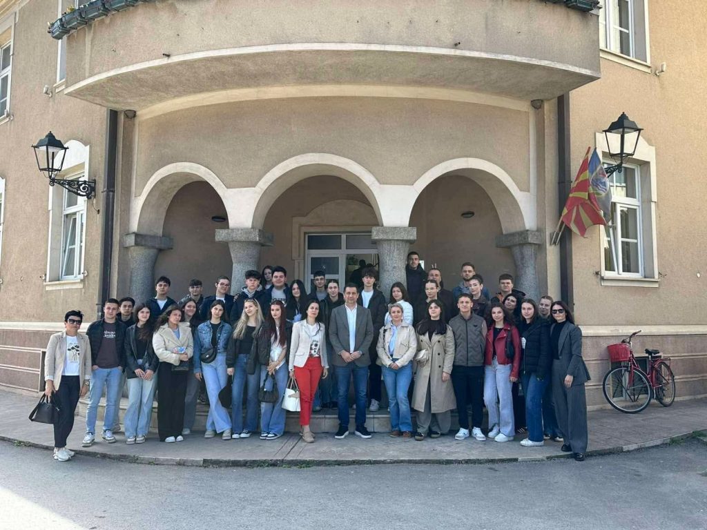 Средношколци од Гевгелија и Јабланица ја зајакнуваат регионалната соработка преку програмата „Суперучилишта“