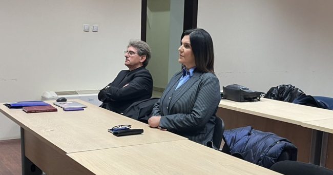 „ФАЛА, ЗЛАТО СИ, ЧЕСТАМ РУЧЕК“, МУ ВЕЛИ ТОГАШНАТА ПРЕТСЕДАТЕЛКА НА ДКСК ДИМИТРОВСКА НА КОЛЕГАТА КОЈ МЕСТО НЕА ПОЛОЖИЛ ИСПИТ ЗА НАЈВИСОКА ДРЖАВНА ТАЈНА, СЕ ПРОЧИТА НА СУДЕЊЕТО