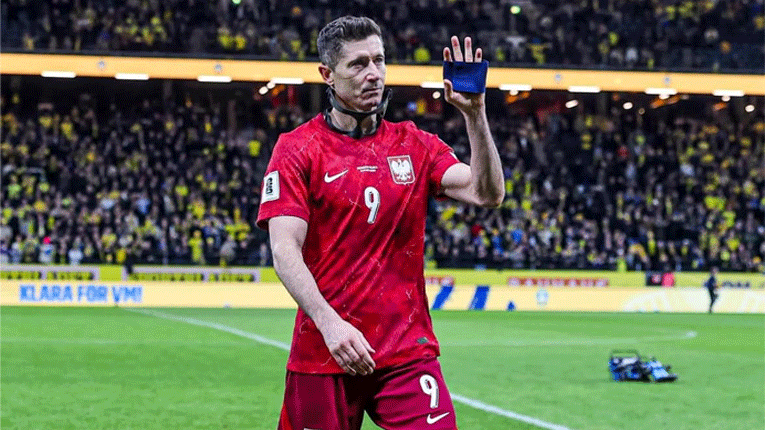 Една од најтажните слики синоќа, Левандовски остана без СП и најави повлекување (Видео)