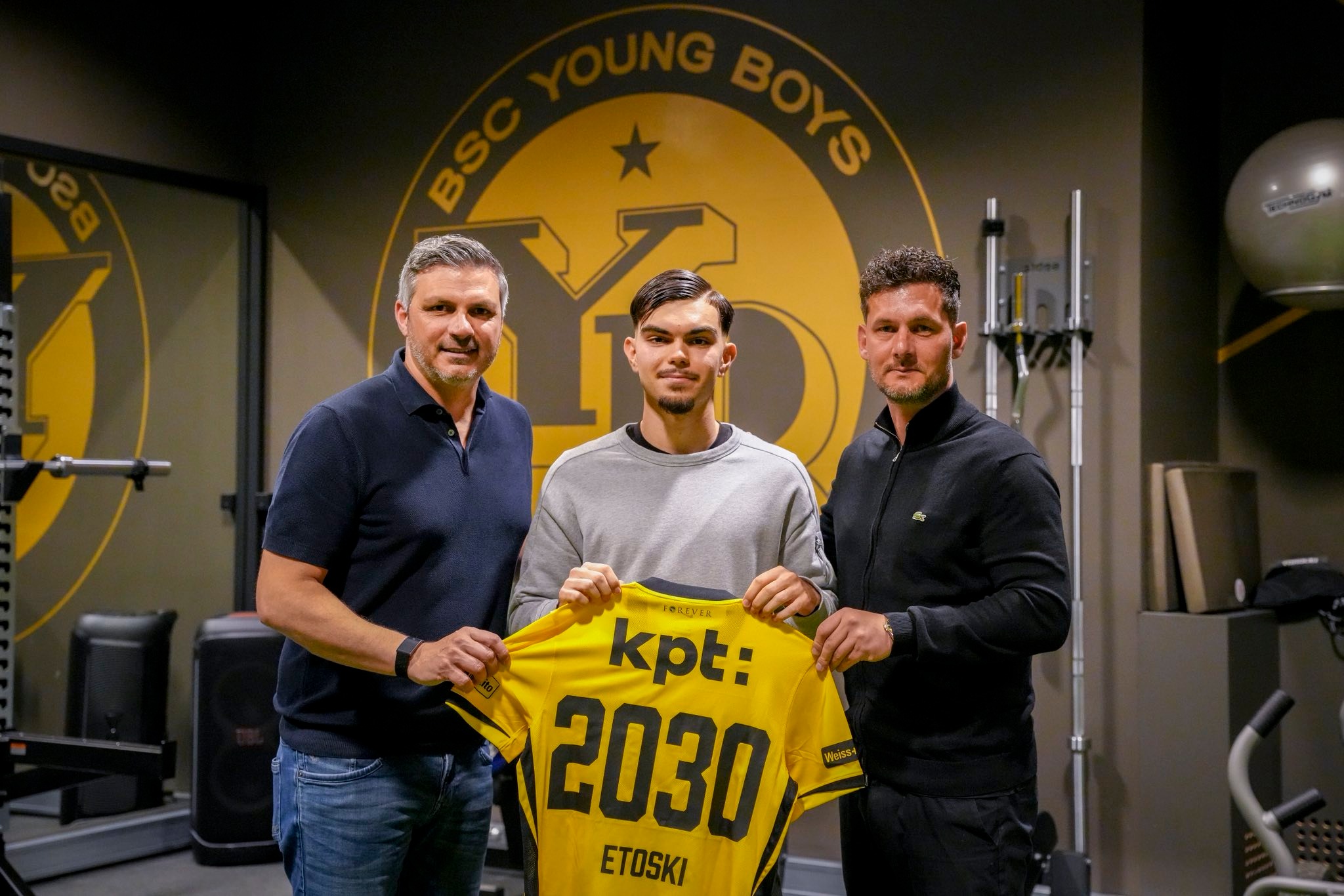 Екс-младински репрезентативец на Македонија потпиша професионален договор со Јанг Бојс!