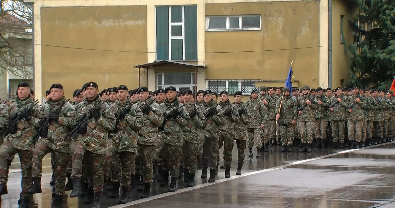 Објавен оглас за прием на нови 300 професионални војници – армијата го одбележа денот на Првата пешадиска бригада