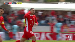 Неверојатен гол точно од пола терен