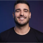 (Фото) Дарко Лазиќ ја посвети новата песна на починатиот брат: Објавени кадри од снимањето на спотот, Ѓани постојано покрај него