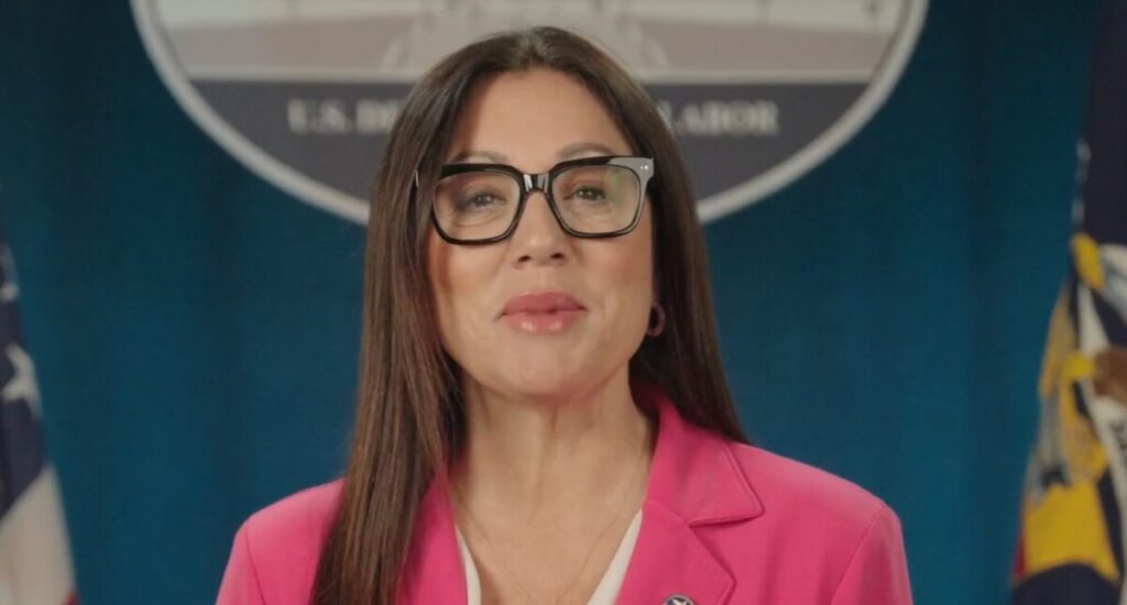 Трамп остана без уште еден член на кабинетот: Министерката за труд поднесе оставка