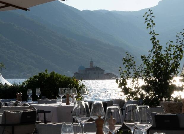 Како еден ресторан во Пераст е интегриран во палата од 17 век