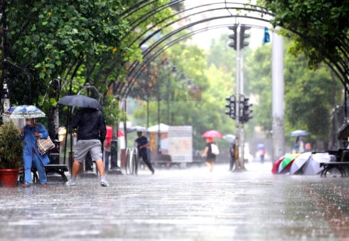 ВРЕМЕ: Април ќе го испратиме со дожд, а мај ќе го дочекаме со постуден воздух од север, врнежи и пад на температурата
