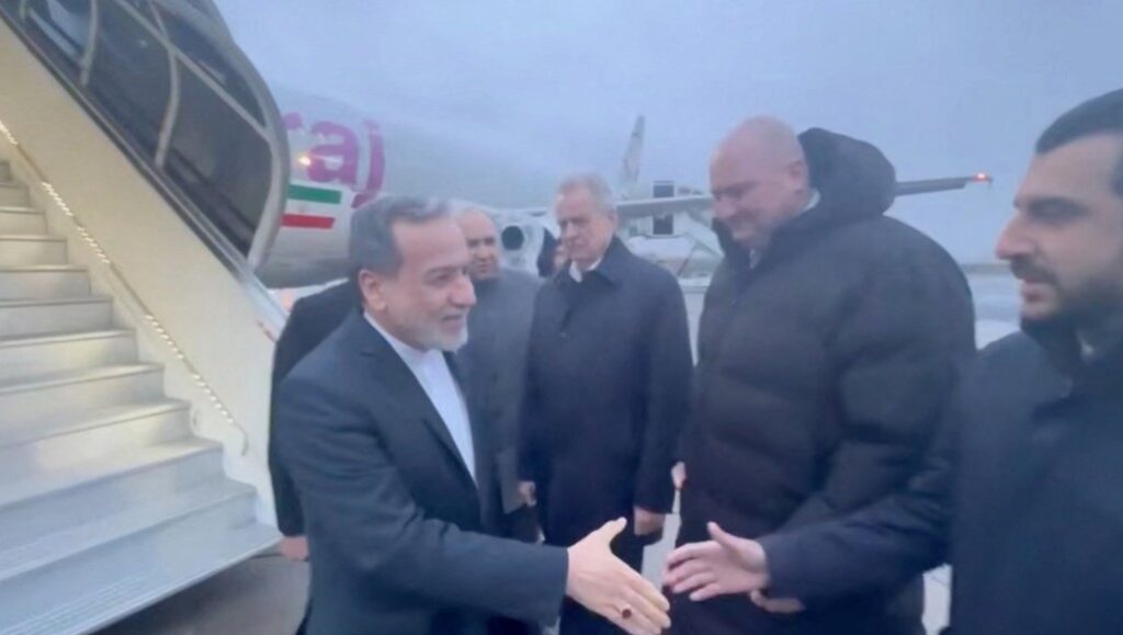 Арагчи пристигна во Русија, се очекува средба со Путин