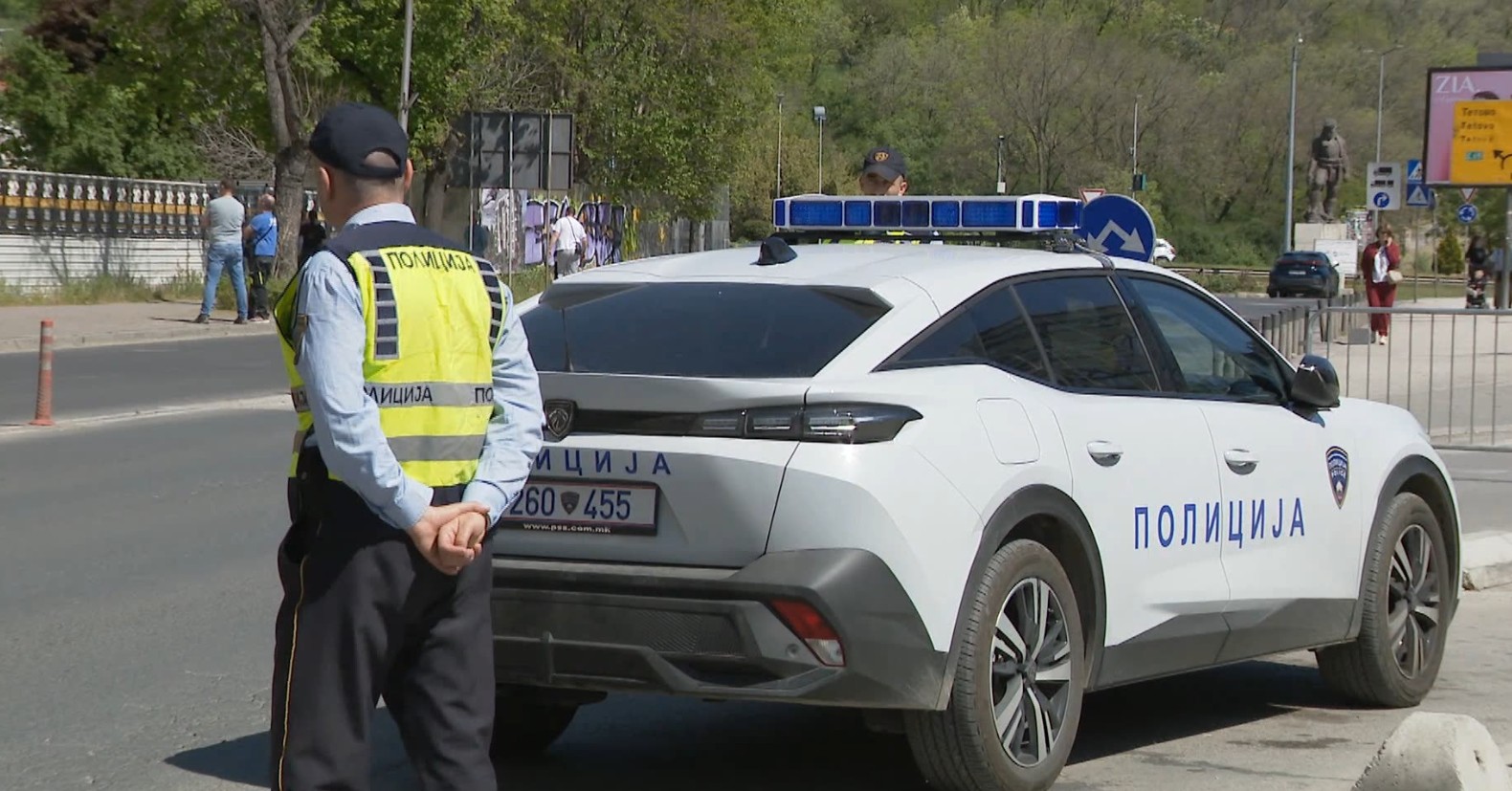 Дојави за бомби во два трговски центри во Скопје