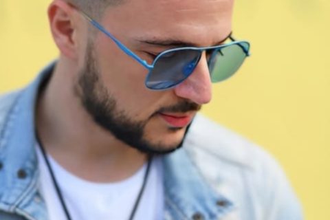 Сезиозната повреда го врза Лозано во кравет: Пејачот сега има специјален неговател во домашни услови