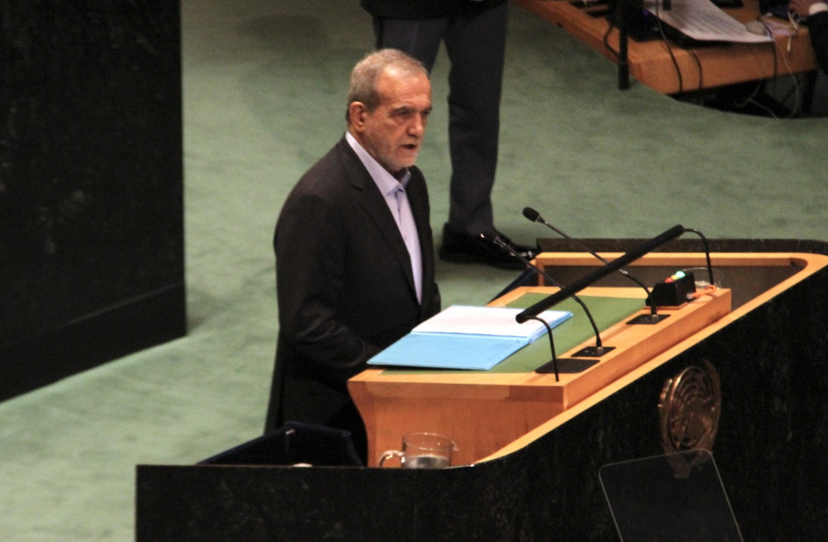 Иранскиот претседател: Блокадата на иранските пристаништа од страна на САД е осудена на пропаст