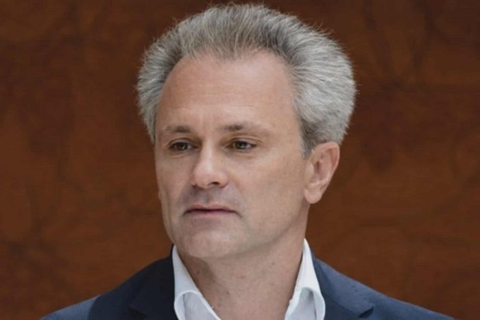 ДОС ВО СДС: На Бихаќка пак се „измешаа социјалдемократските лончиња“ – Слободан е Филипче или Венко е Милошевиќ?