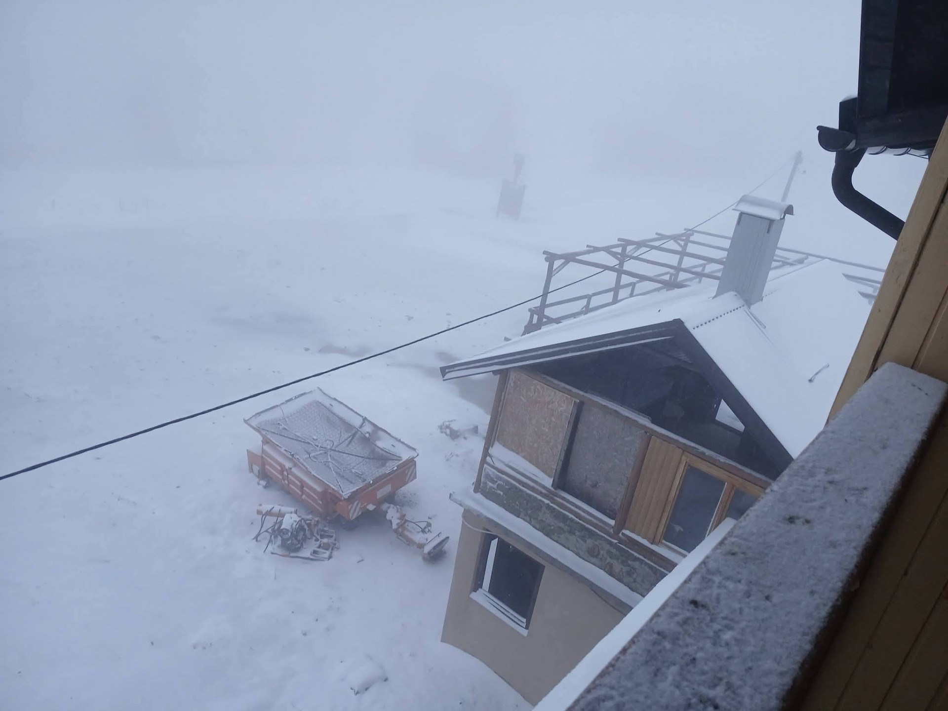 СНЕГ ВО МАЈ: Нагло заладување ја „обели“ Босна и Херцеговина, можен и мраз