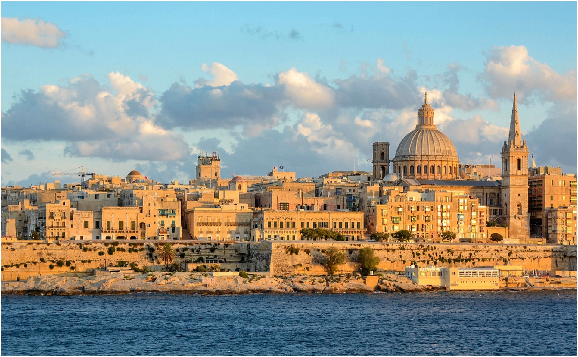 Пет земји од ЕУ каде работниците се под најголем стрес: Имаат долги лета, прекрасни плажи, но и најнезадоволни вработени